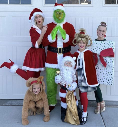 Grinch Group Costume, The Grinch Halloween Costume Family, The Grinch Family Costumes, Grinch Family Costume, Group Christmas Costumes, Whoville Costumes, Grinch Halloween, Creative Halloween Costume Ideas, Grinch Costumes