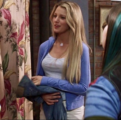 Blake Lively Young, Blake Lively Outfits, 2000s Looks, Sisterhood Of The Traveling Pants, Blake Lovely, Blair And Serena, Blake Lively Style, The Sisterhood, Her Outfits