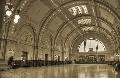 Seattle Amtrak Station! Amazing photo taken by David Correa. Amtrak Travel, Train Vacations, Train Trips, Seattle Photography, Train Adventure, Underground Station, Station To Station, Passenger Train, Train Times