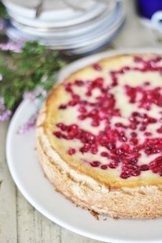 Kaikki ketkä mut tuntee tietää että " aaaaaa kesänlapsi mä oon....." Inhoan kylmää, märkää, tuulta, syksyä.. Syksyssä tykkään puo... Finnish Desserts, Dessert Cake Recipes, Just Eat It, Delicious Cake Recipes, Sweet Pie, Sweet Pastries, No Bake Pies, Baking Sweets, Fruit Desserts