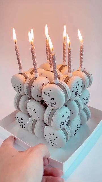 Macarons For Birthday, Macarons Cake Ideas, Cupcakes With Macarons On Top, Macaron Cake Ideas, Macaron Cube Cake, Birthday Macarons, Walmart Cakes, Macarons Cake, Macaroon Cake