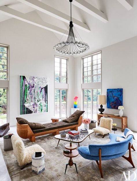 Amei como as cores do quadro dão um up no ambiente. Zhu Jinshi, Movie Producer, Art On The Wall, Interior Design Per La Casa, Gallery Owner, 아파트 인��테리어, Hamptons House, Design Del Prodotto, A Living Room