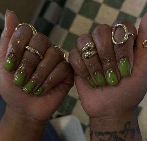 Short Airbrushed Nails, Emerald Green Nails Black Women, Short Jade Nails, Short Green Nails Acrylic, Olive Green Almond Nails, Green Short Nails Ideas, Earthy Green Nails, Hunter Green Nails Design, Ken Core