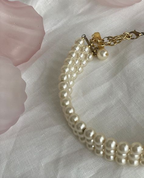 Rare Aesthetic, Pearl Necklace And Earrings, Angel Energy, Earrings Aesthetic, Princess Core, Insta Ideas, Taylor Swift Album, Princess Aesthetic, Pacific Blue