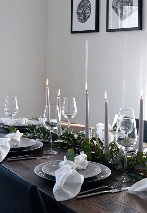 A simple and elegant Christmas table with a grey, white and green colour palette, flickering candlelight and lots of natural foliage. Simple Christmas Table, Province House, Dyed Napkins, Christmas Dining Table Decor, Xmas Table, Christmas Dreaming, Christmas Dining Table, Grey Christmas, Christmas Tablescape