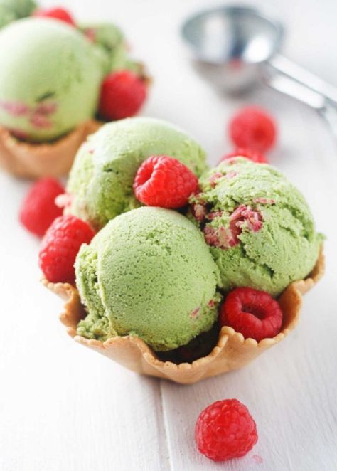 Matcha Raspberry, Raspberry Matcha, Tea Ice Cream, Fruity Recipes, Green Tea Ice Cream, Raspberry Ice Cream, No Churn Ice Cream, Fresh Raspberries, Mini Tart