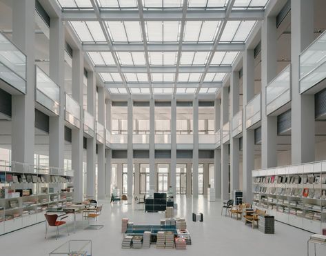 Gallery of West Bund Museum / David Chipperfield Architects - 4 David Chipperfield Architects, Patio Grande, David Chipperfield, Galleria D'arte, Grand Hall, Clerestory Windows, Cultural Architecture, Brick Facade, New Museum