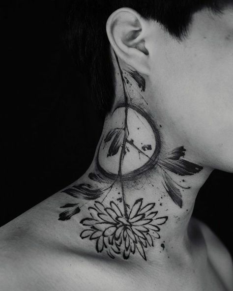 Neck Tattoo Women, Flower Neck Tattoo, Best Neck Tattoos, Flash Ideas, Ink Therapy, Tattoo Concepts, Tattoos Inspiration, Neck Tattoos Women, Hand Tats