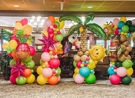 Beach Balloons, Luau Graduation, Hawaiian Decor, Balloon Display, Hawaiian Luau, Great Job, Event Space, Moana, Summer Party