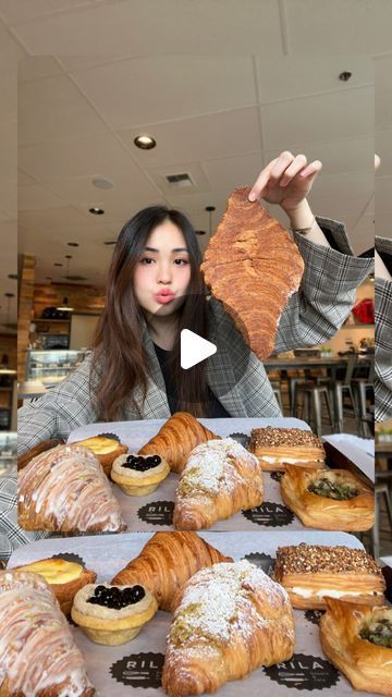 tinyhangrytiff on March 28, 2024: "I finally got my hands on the viral flat croissants 🥐 @rilabakeryandcafe is serving up unique flat croissants! Instead of just flat ..." Flat Croissant Recipe, Flat Croissant, Mushroom Pastry, Cream Cheese Croissant, Crossiant Recipes, Korean Cream, Croissant Sandwich, Cheese Croissant, Cream Flats