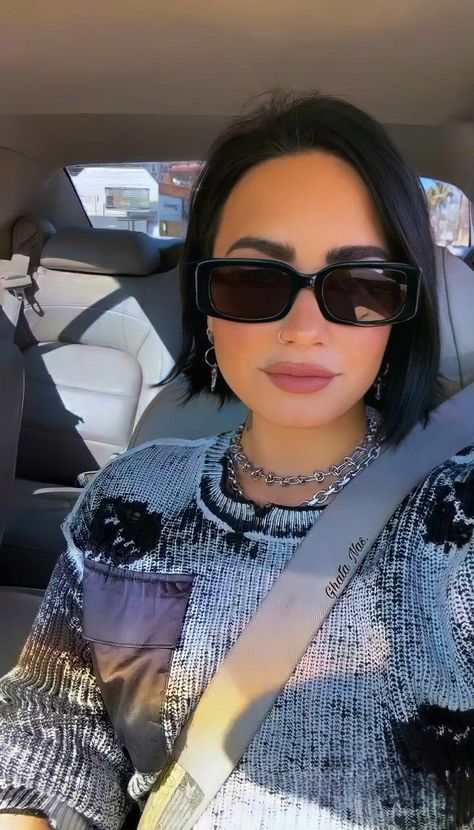 Demi Lovato Haircut, Demi Lovato Short Hair, Demi Lovato Makeup, Demi Lovato Hair, Funny Wigs, Cute Pixie Haircuts, Grunge Looks, Beauty Icons, Brunette Hair