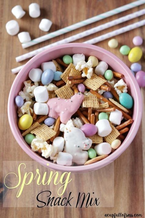 Spring Snack Mix. Great for an Easter party or spring party. My kids love this treat! Spring Snack Mix, Snack Mix Ideas, Easter Snack Mix, Easter Snack, Spring Snacks, Easter Food Appetizers, Bunny Bait, Easter Appetizers, Spring Baking