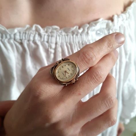 Watch Rings, Stone Crown, Watch Aesthetic, Vintage Jewelry Rings, Watch Ring, Mode Hippie, Vintage Jewlery, Crown Vintage, Dope Jewelry