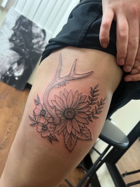 Deer Antler Knee Tattoo, Deer Tattoo Thigh, Country Thigh Tattoos Women, Antler And Flower Tattoo, Animal Skull Tattoo Flowers, Western Leg Tattoos, Parent Tattoo, Deer Antler Tattoos, Antler Tattoos