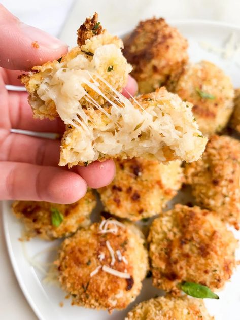 Cheesy Cauliflower Rice Balls - Wellness by Kay Califlour Rice, Cauliflower Balls, Cheesy Cauliflower Rice, Oven Baked Rice, Cauliflower Bread, Frozen Cauliflower Rice, Healthy Rice, Baked Rice, Cheesy Cauliflower