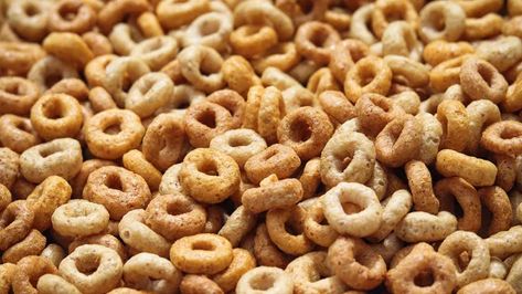 Cheerios Snack Mix, Bowl Of Cheerios, Cheerios Snacks, Cheerio Treats, Cheerios Recipes, Peanut Butter Cheerio Bars, Chocolate Cereal, Whats Gaby Cooking, Cafeteria Food