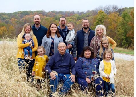 Yellow And Navy Family Pictures, Yellow Family Pictures, Family Picture Outfits Fall, Yellow Family, Family Photos What To Wear, Sunflower Family, Picture Background, Fall Shoot, Fall Family Photo Outfits