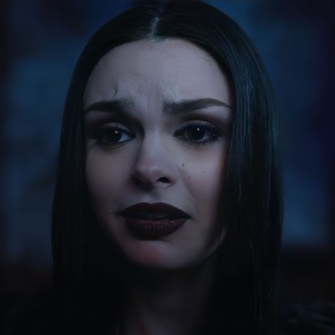 Young Morticia Addams, Wednesday Tv Series, Morticia Addams Makeup, Addams Morticia, Addams Makeup, Morticia Addams Costume, Wednesday Addams Cosplay, Faerie Aesthetic, Wednesday Series