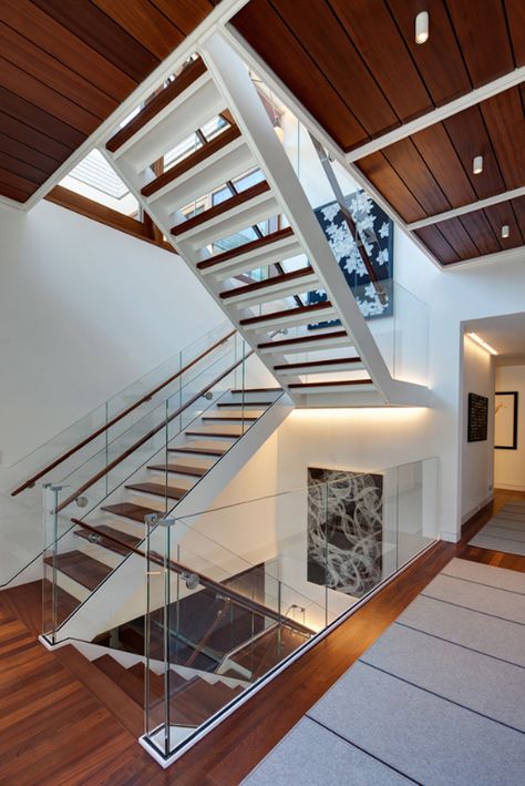 Three-story barn transformed into modern house U Shaped Stairs, Industrial Staircase, Glass Railings, Contemporary Staircase, Staircase Makeover, Wood Staircase, Glass Staircase, Stairway Design, Modern Stairs