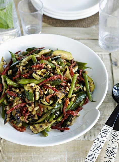 Grilled Zucchini, Green Bean and Sun-dried Tomato Salad Sundried Tomato Salad, Tomato Salad Recipes, Winter Dishes, Sundried Tomato, Mince Recipes, Salad Dishes, Grilled Zucchini, Power Foods, Sun Dried Tomatoes