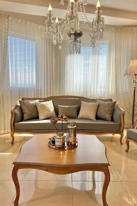 Classic Furniture Salons, Sofa Design Living Rooms Indian, Elegant Living Room Furniture, Living Room Indian, Classic Furniture Living Room, Heritage Furniture, Designs Aesthetic, Classic Sofa Sets, Luxury Furniture Sofa