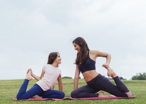 Mother Daughter Yoga, Free Background Photos, About Mother, Mom Activities, Do Exercise, Mother And Daughter, Outdoor Workouts, Family Pictures, Free Photo