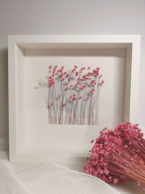 Diy Dried Flowers Crafts Wall Art, Dried Flowers In Picture Frame, Dried Flower Framed Art, Dried Flower Frames, Dried Flower Pictures, Art With Dry Flowers, Things To Do With Dried Flowers, Dry Flowers Decoration, Dried Flowers Frame