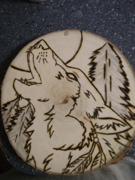 Celtic Wood Burning, Wood Burning Animals, Wolf Pyrography, Wolf Wood Burning, Bear Wood Burning, Wood Burning Ideas For Beginners Simple, Diy Wood Engraving, Wood Burning Ideas, Beginner Wood Burning