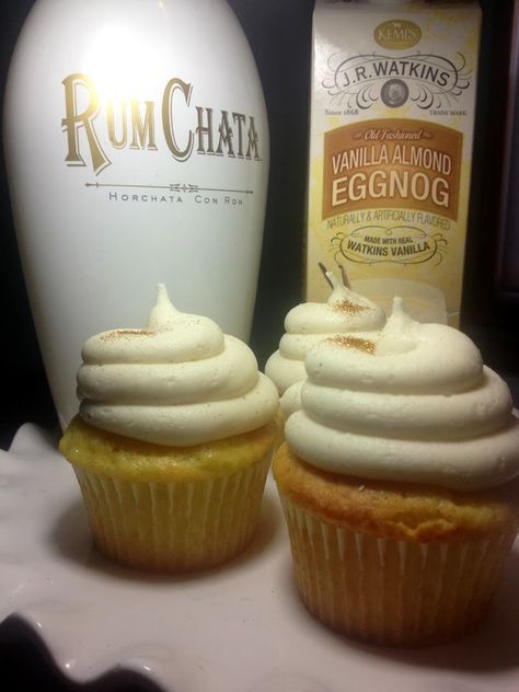 .Amanda Cupcake. Sweet Dreamer ♥: Spiked Rumchata Egg Nog Cupcakes. They heal hearts! Eggnog Cake, Boozy Cupcakes, Yum Recipes, Boozy Desserts, Eggnog Recipe, Egg Nog, Cupcake Flavors, Rum Cake, Unicorn Horn