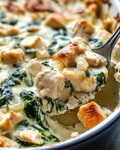 If you’re looking for a hearty and satisfying meal that’s easy to prepare, this Easy Creamy Chicken and Spinach Casserole is the perfect choice! This delightful casserole combines tender chicken, Chicken Spinach Cottage Cheese Recipes, Creamy Chicken And Spinach Casserole, Chicken With Spinach Recipes, Chicken Recipes Spinach, Healthy Chicken Casseroles, Chicken And Spinach Recipes Easy, Spinach Chicken Recipes, Lazy Casserole, Chicken Spinach Casserole