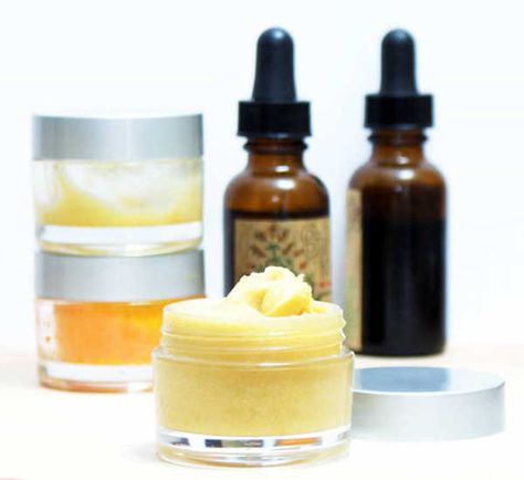 This neem oil and bee pollen skin care cream recipe is made from natural ingredients and harnesses the healing power of neem oil and the soothing anti-inflammatory properties of bee pollen. Use it on small cuts and abrasions, acne, athlete's foot, cold sores, shingles and other problem skin areas including dry skin, eczema and psoriasis. Skin Cream Recipes, Natural Skincare Recipes, Diy Kosmetik, Homemade Lotion, All Natural Skin Care, Bee Pollen, Diy Beauty Recipes, Neem Oil, Skin Care Recipes