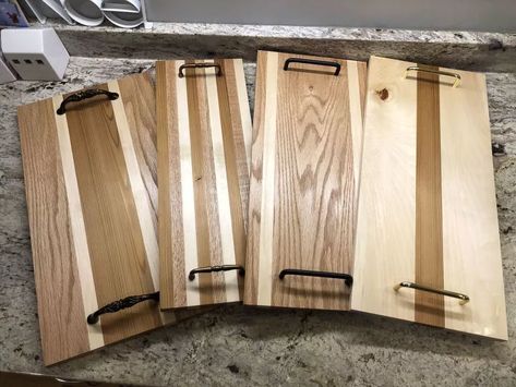 A lot of credit here goes to my wife. She wanted to give gifts to her coworkers and loved the idea of creating something herself. A lot of those coworkers enjoy hosting, so she came up with the idea of serving trays. A few pieces of wood, a few drawer pulls/handles and a little TLC later, we had several different varieties - each unique in its own way. This is a really quick and pretty simple DIY - whether you are looking for a gift like us or want to create something pretty for your o… Trays Diy, Makey Makey, Diy Serving Tray, Butcher Block Oil, Christmas Cricut, Bathtub Tray, Appreciation Ideas, Diy Farmhouse Table, Hobby Ideas