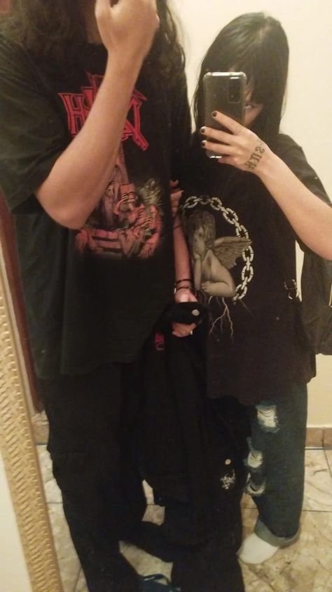 casal 
metaleiro
metal
blackmetal
casal emo
namorados
tiktok
cute Emo Relationship Aesthetic, Hot Grunge Couple, Metalhead Couple, Sp Manifestation, Goth Couples, Goth Bf, Metal Couple, Goth Couple, Alternative Couple