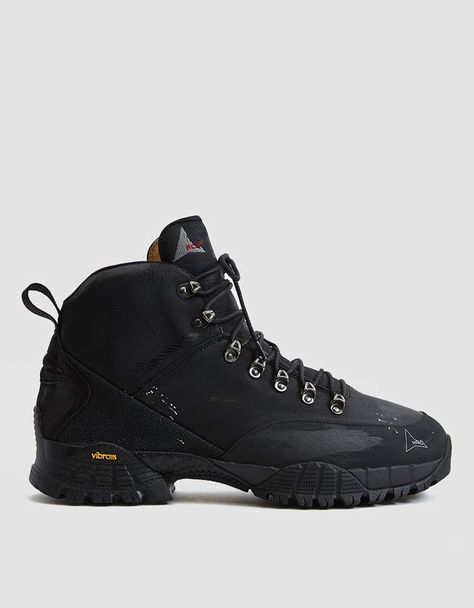 Roa Andreas Hiking Boot in Black Roa Hiking, Kanye West Outfits, Hiking Boots Outfit, Techwear Fashion, Hype Shoes, Hiking Boot, Aesthetic Shoes, Swag Shoes, Modern Outfits