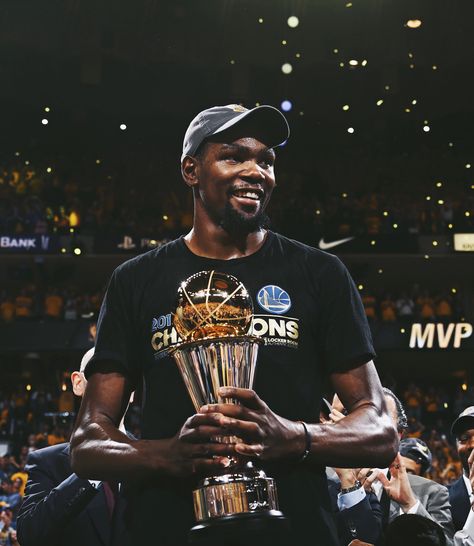 Lebron James Aesthetic, Nba Kevin Durant, Kevin Durant Wallpapers, Lebron James Championship, Lakers Championships, Legendary Pictures, Nba Basketball Art, Bill Russell, Nba Wallpapers