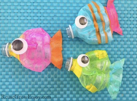 Plastic Bottle Fish, Fish Crafts For Kids, Luau Crafts, Bottle Fish, Under The Sea Decorations, Fish Craft, Holiday Art Projects, How To Make Fish, Plastic Fish