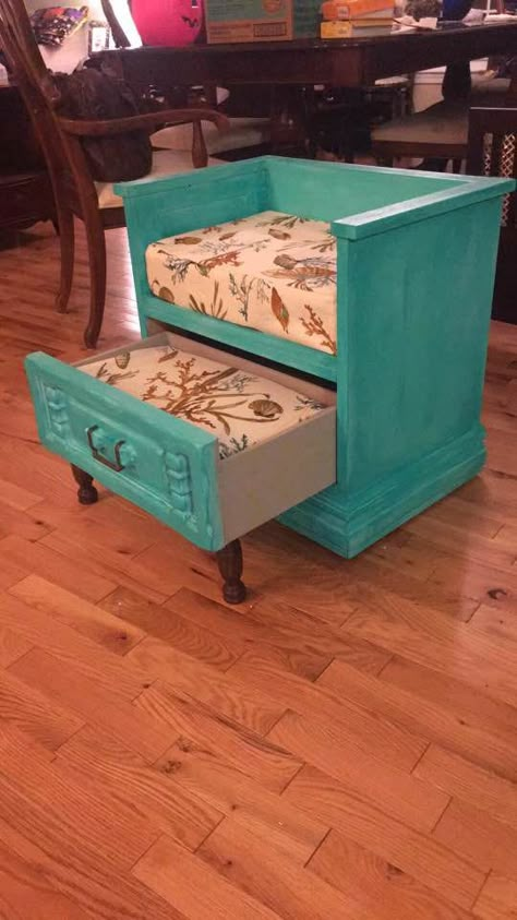 Old Nightstand, Cat Bed Ideas, Antiquing Furniture, Antiquing Furniture Diy, Diy Pet Bed, Cat House Diy, Diy Dog Bed, Diy Furniture Renovation, Dog Furniture