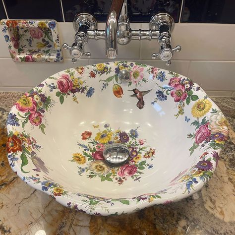 Painted Sink, Unusual Bathrooms, Flower Vessel, Tall Toilets, Scent Garden, Painted Bathroom, Gardens Flowers, Hummingbird Painting, Floral Bathroom