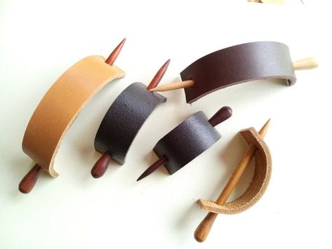 We handcraft these simple but trendy hair slides. The leather is vegetable tanned, you can choose from three different colours: black, dark brown, and medium brown. The leather straps and their wood sticks are available in four different sizes: *The leather is 2 3/4 (7cm) long and 7/8 (2.3cm) wide. Leather Hair Accessories, Ponytail Wrap, Hair Cuffs, Boho Leather, Hair Slide, Hair Stick, Spring Hairstyles, Minimal Style, Hair Sticks