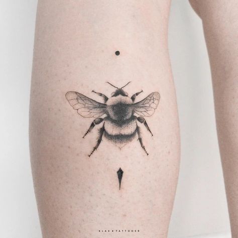 Bee Tattoo Meaning, Bee Tattoo Ideas, Unique Tattoos Black Women, Bumble Bee Tattoo, Cactus Tattoo, Free Tattoo Designs, Omerta Tattoo, Skeleton Hand Tattoo, Bee Tattoo