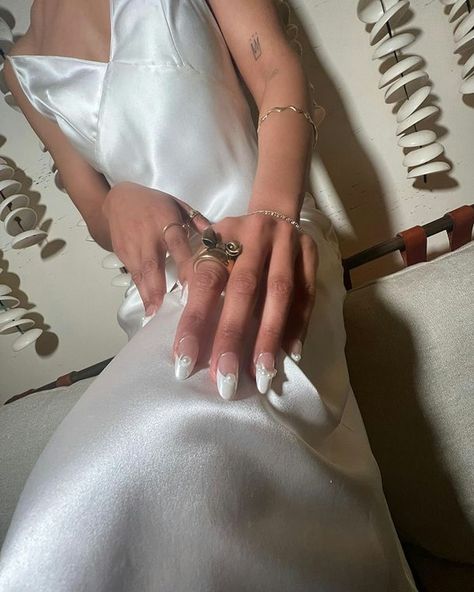 Lizzo's Silver Chrome Nails Are Among The Week's Best Celeb Manicures Goth Girl Summer, Dark Fairytale Aesthetic, Celebrity Manicures, Silver Chrome Nails, American Manicure, Chrome Manicure, Celebrity Nails, Gucci Logo, Goth Girl