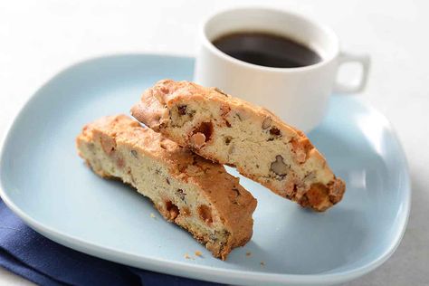 Lynn's Holiday Niagara Biscotti - Look Local Magazine Pecan Biscotti Recipe, Pecan Biscotti, Biscotti Cookies, King Food, Biscotti Recipe, King Arthur Flour, Italian Cookies, Crumpets, Butter Pecan