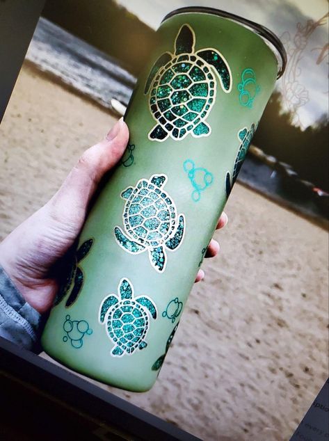 Turtle Tumbler Ideas, Beach Tumbler Cups, Peekaboo Tumbler Ideas, Peekaboo Tumbler, Sea Turtle Tumbler, Glitter Things, Sublimation Cups, Tumblers Ideas, Yeti Cup Designs