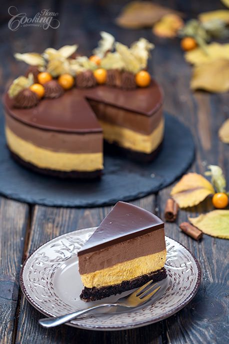 Pumpkin Mousse Cake, Mousse Cake Recipes, Mousse Desserts, Chocolate Pumpkin Cake, Mousse Cake Recipe, Pumpkin Mousse, Elegant Mirror, Layered Cakes, Chocolate Pumpkin