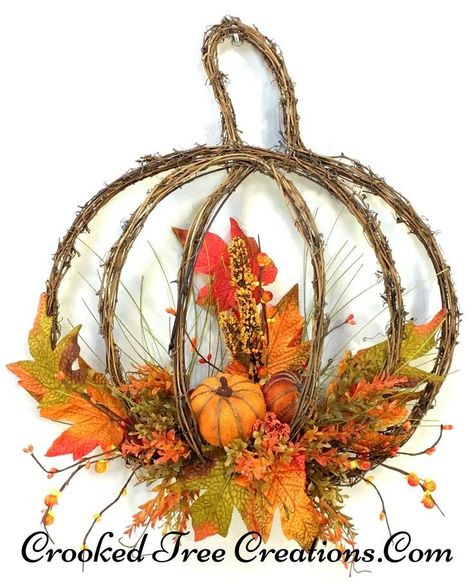 Rudens Dekori, Harvest Centerpieces, Grapevine Crafts, Fall Meadow, Grapevine Pumpkin, Pumpkins Diy, Easy Fall Wreaths, Crooked Tree, Winter Door Decorations