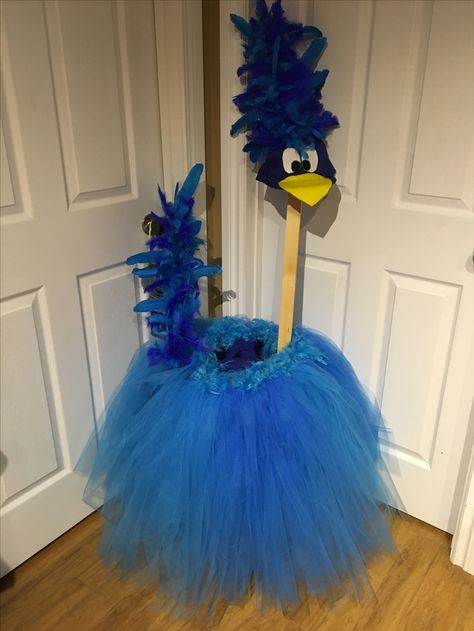 Roadrunner Costume. Turned out so cute. Adult size. Road Runner Costume Diy, Diy Looney Tunes Costume, Roadrunner Costume, Swan Costume Diy, Painted Pumpkins Ideas, Looney Tunes Party, Swan Costume, Kid Costumes, Halloween Food Crafts