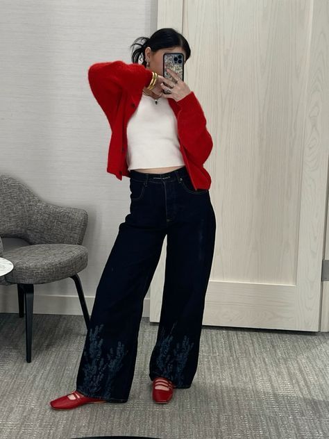 Outfit Ideas With Red Shoes, Flats Winter Outfit, Red Flats Outfit Winter, Red Ballet Flats Outfit Autumn, Red Heels Outfit Casual, Outfit With Red Sweater, Maroon Shoes Outfit Women, Red Flats Outfit Fall, Pink Flat Shoes Outfit