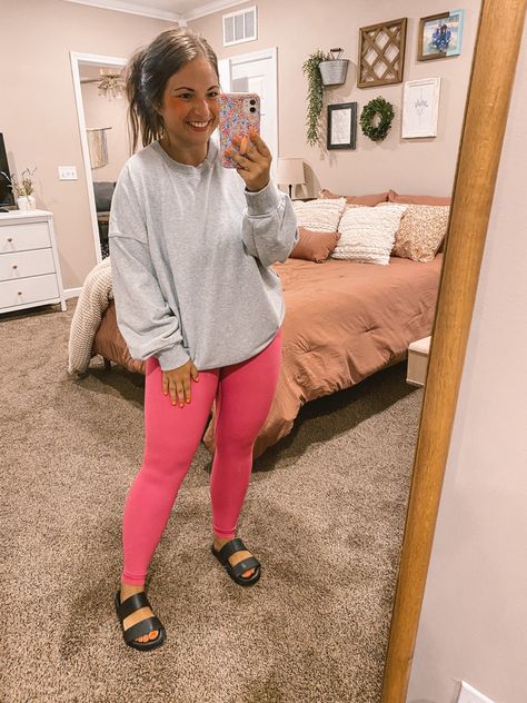 Camping Summer Outfits, Road Trip Outfit Summer Casual Comfy, Winter Teacher Outfits Cold Weather, Road Trip Outfit Summer, Pink Leggings Outfit, Trip Outfit Summer, Fall Athleisure, Winter Teacher Outfits, Road Trip Outfit