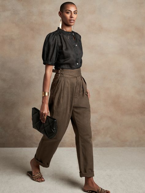 Ramie Blouse | Banana Republic Banana Republic Women, Banana Republic Pants, Work Looks, Pleated Pants, Photo Design, Mode Inspiration, Work Fashion, Short Sleeve Blouse, Black Blouse