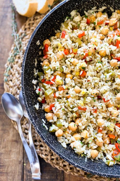 Mediterranean Rice Bowl, Mediterranean Rice Recipe, Crowd Meals, Garlic Rice Recipes, Mediterranean Rice, Mediterranean Diet Food List, Homemade Vegetable Broth, Rice Healthy, Romantic Breakfast